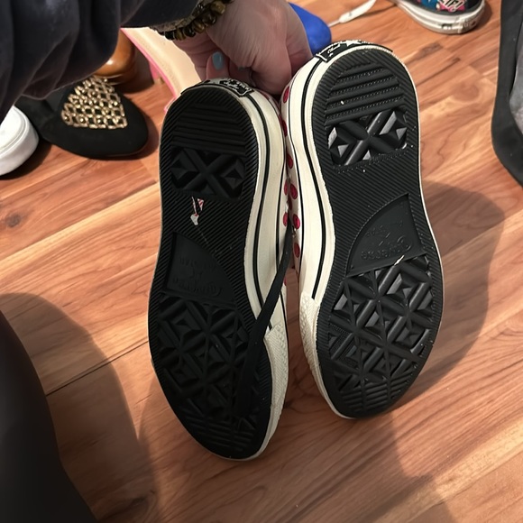 Smiley face chuck Taylor’s - Picture 6 of 6